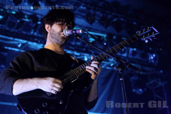 FOALS - 2010-11-25 - PARIS - Elysee Montmartre - Yannis Philippakis